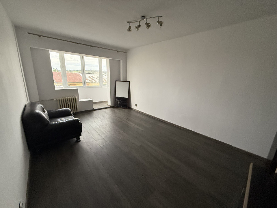 Apartament 3 camere, decomandat, 65mp, Lapus, zona Intim