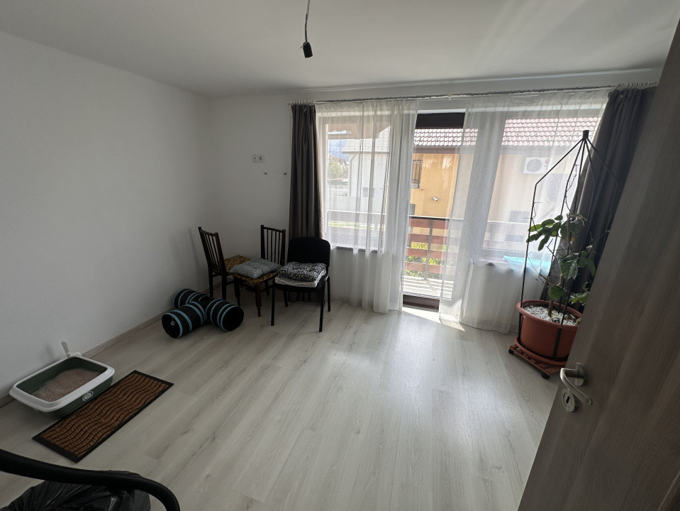 Apartament la casa înșiruită-P+E+Pod-74mp utili