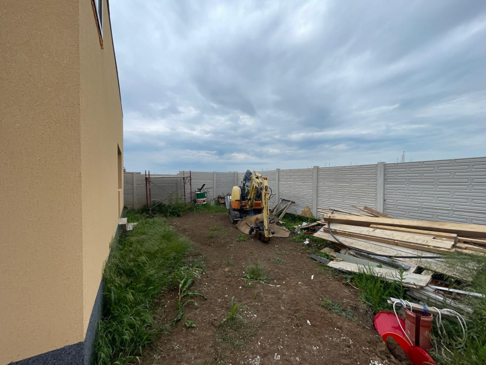 Casă semifinisată parter cu teren de 400mp în apropiere de Centura Craiova Nord