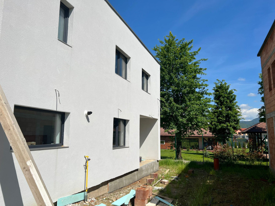 Duplex de vanzare zona Castel Transilvania
