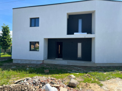 Duplex de vanzare zona Castel Transilvania