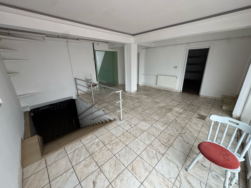 Spatiu comercial, 233mp, D+P, 6 incaperi, cartier Brazda, zona Amaradia