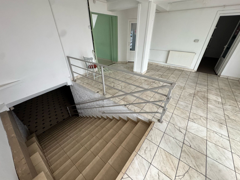 Spatiu comercial, 233mp, D+P, 6 incaperi, cartier Brazda, zona Amaradia