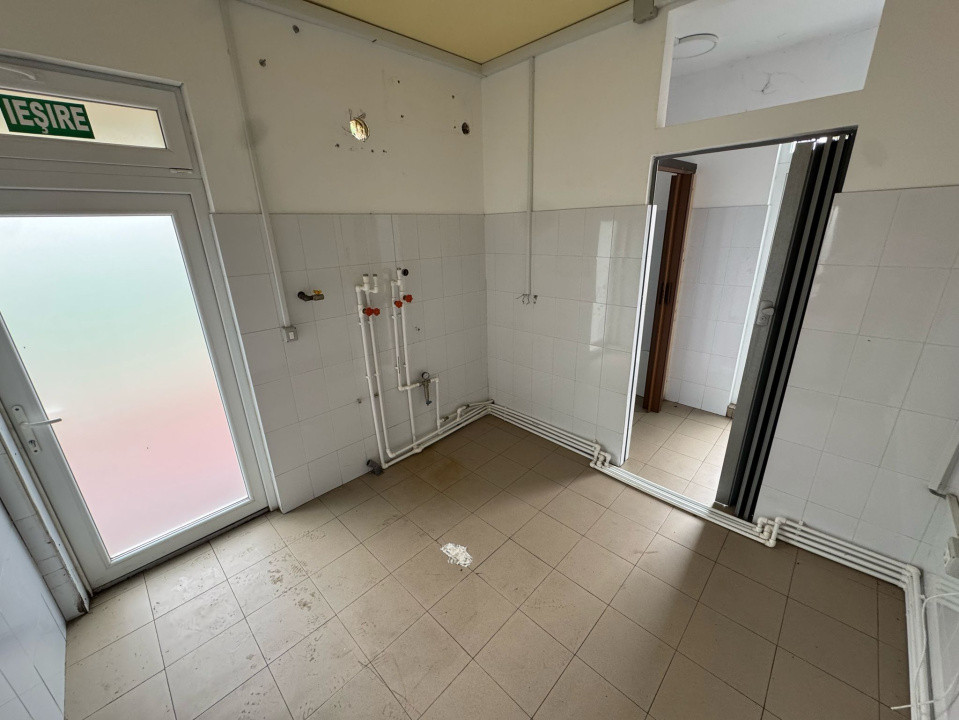 Spatiu comercial, 233mp, D+P, 6 incaperi, cartier Brazda, zona Amaradia