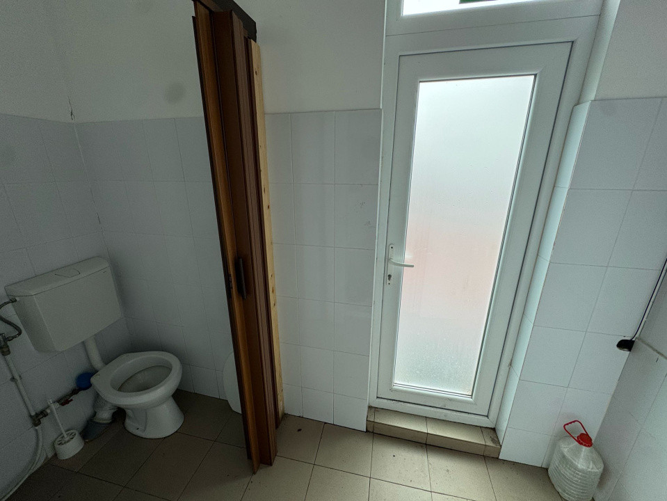 Spatiu comercial, 233mp, D+P, 6 incaperi, cartier Brazda, zona Amaradia