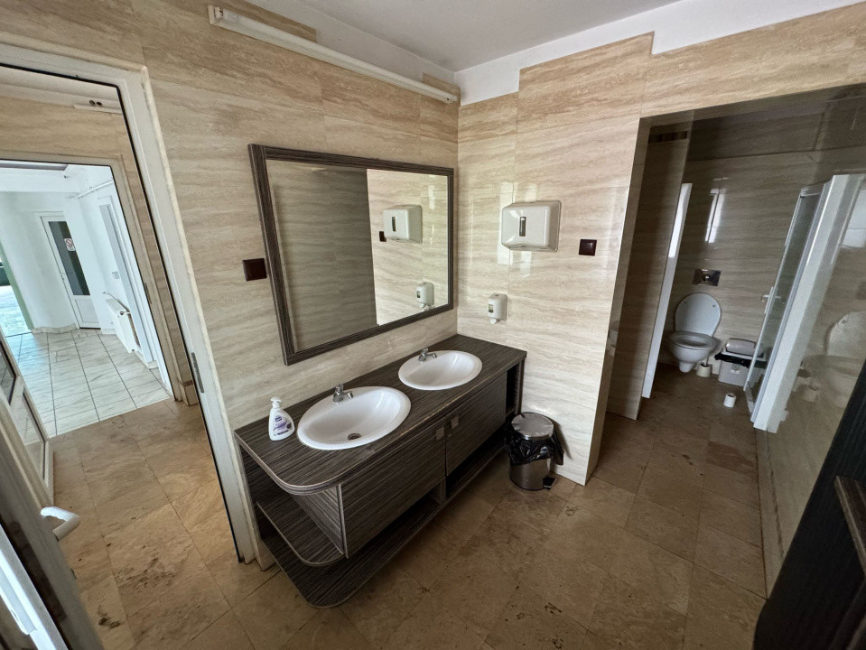 Spatiu comercial, 233mp, D+P, 6 incaperi, cartier Brazda, zona Amaradia