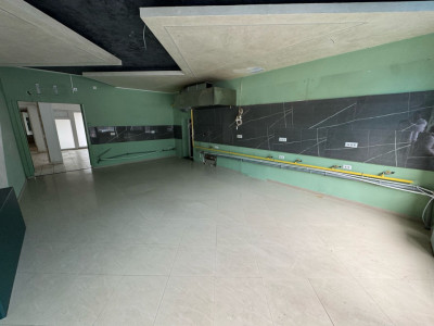 Spatiu comercial, 233mp, D+P, 6 incaperi, cartier Brazda, zona Amaradia