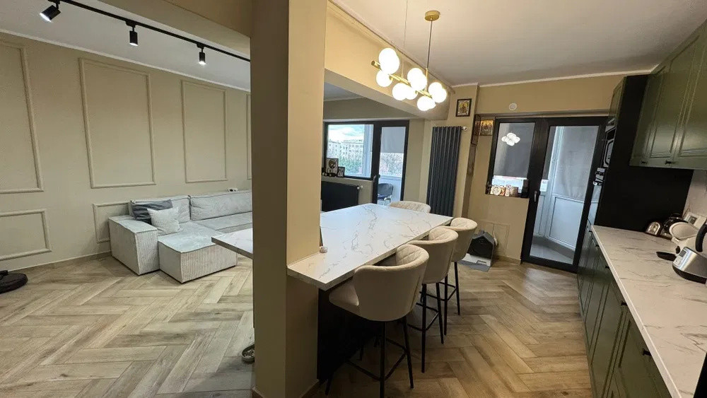 De vânzare apartament cu 3 camere Focșani