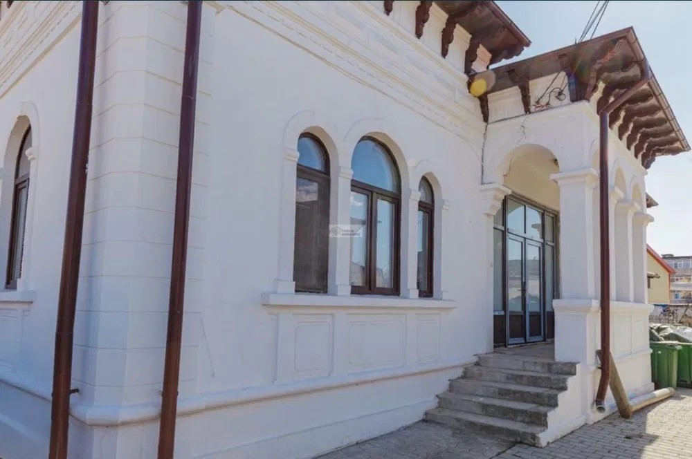 De vânzare casă deosebită in stil Brâncovenesc în zona centrală a orașului 