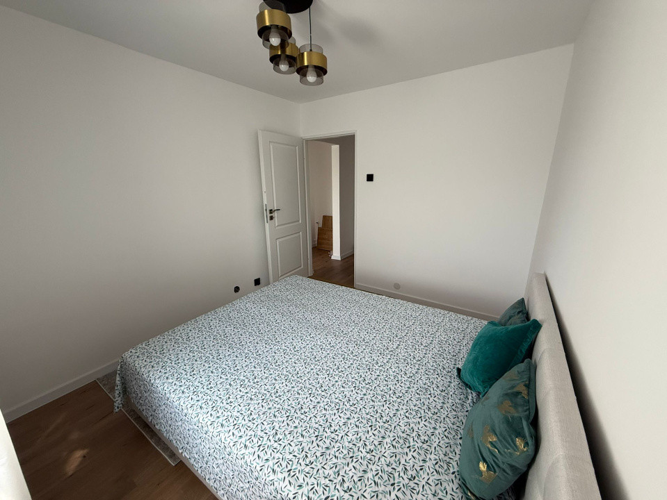 Apartament 3 camere, decomandat, 71mp, Rovine, zona Dezrobirii.