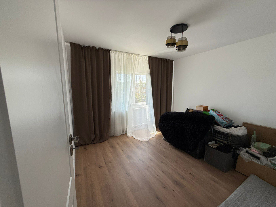 Apartament 3 camere, decomandat, 71mp, Rovine, zona Dezrobirii.