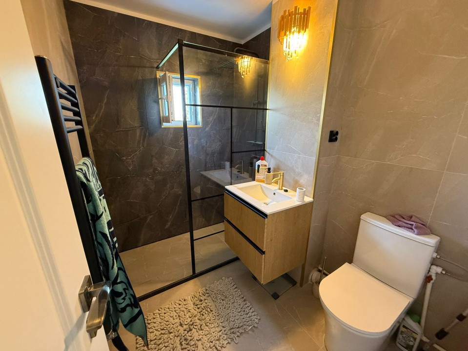Apartament 3 camere, decomandat, 71mp, Rovine, zona Dezrobirii.