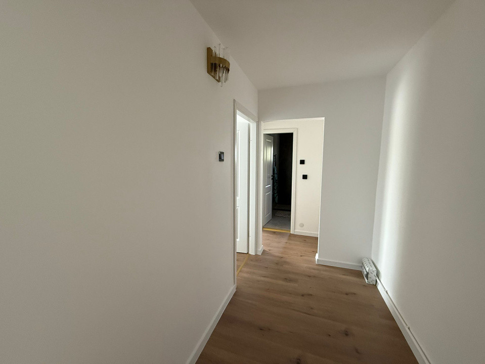 Apartament 3 camere, decomandat, 71mp, Rovine, zona Dezrobirii.