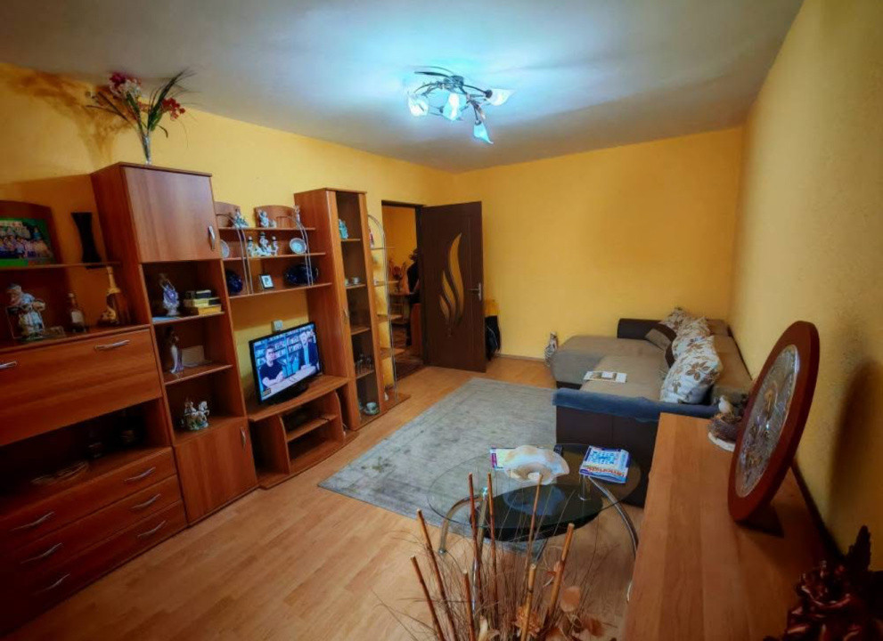 Apartament de închiriat, 3 camere, 68mp utili, zona Valea Aurie