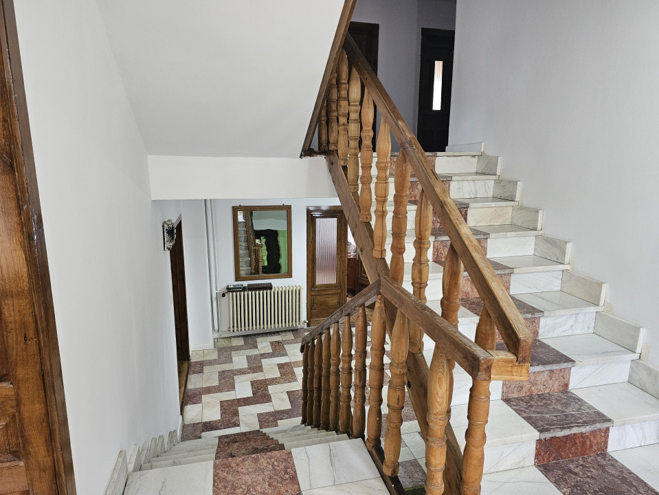 Casa vila cu 10 camere, loc Izbuc, Bihor