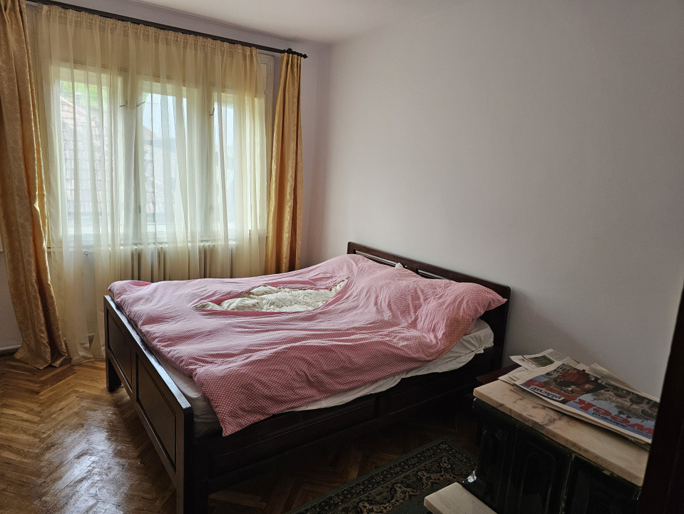 Casa vila cu 10 camere, loc Izbuc, Bihor
