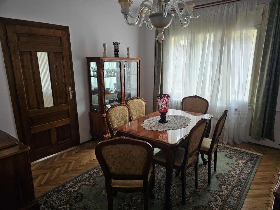 Casa vila cu 10 camere, loc Izbuc, Bihor