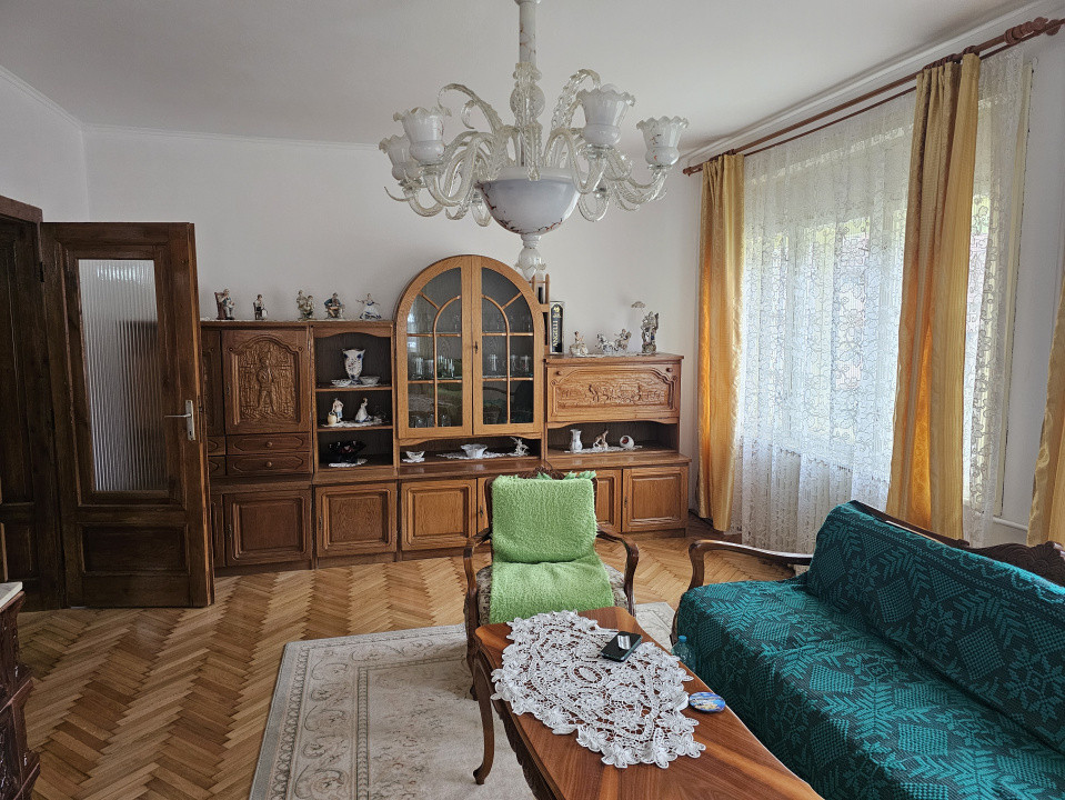 Casa vila cu 10 camere, loc Izbuc, Bihor