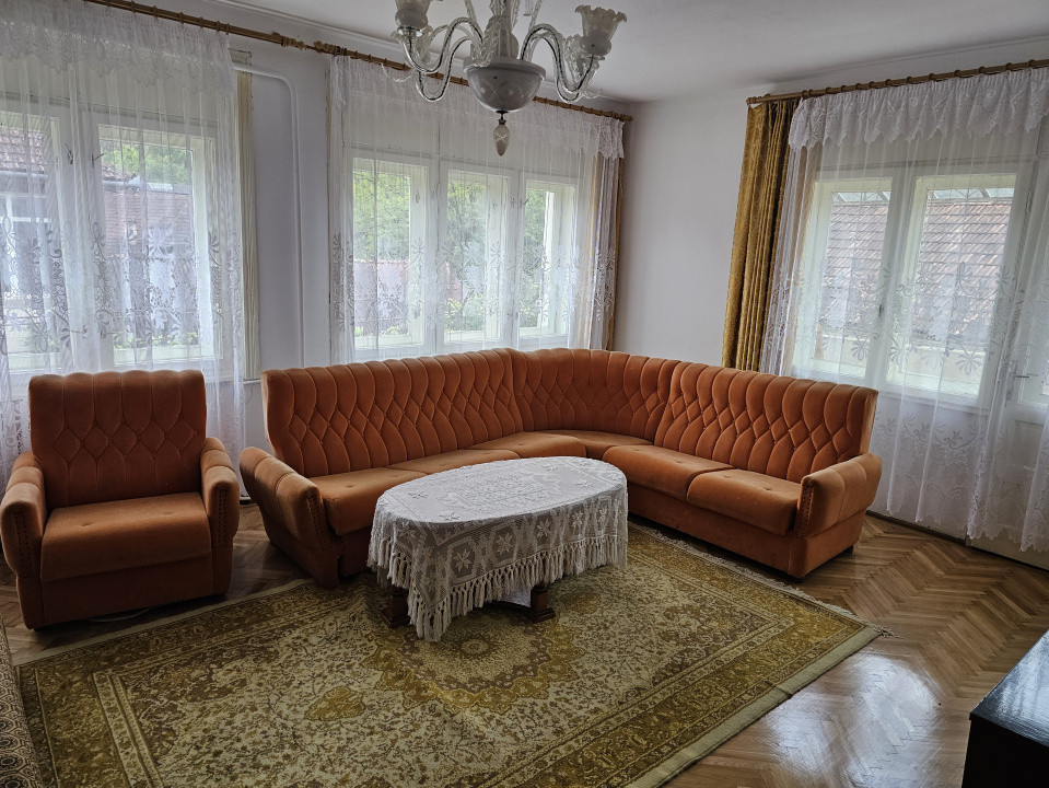 Casa vila cu 10 camere, loc Izbuc, Bihor