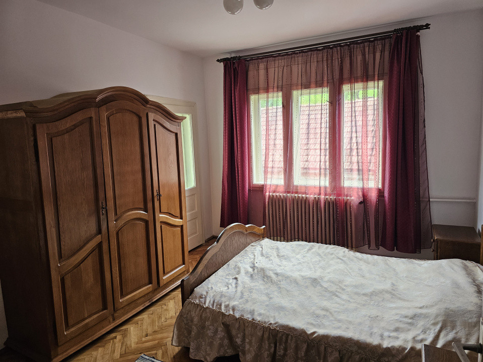 Casa vila cu 10 camere, loc Izbuc, Bihor