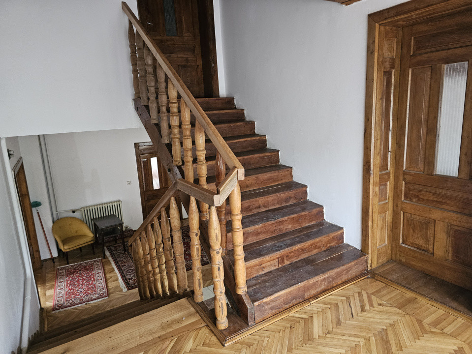 Casa vila cu 10 camere, loc Izbuc, Bihor