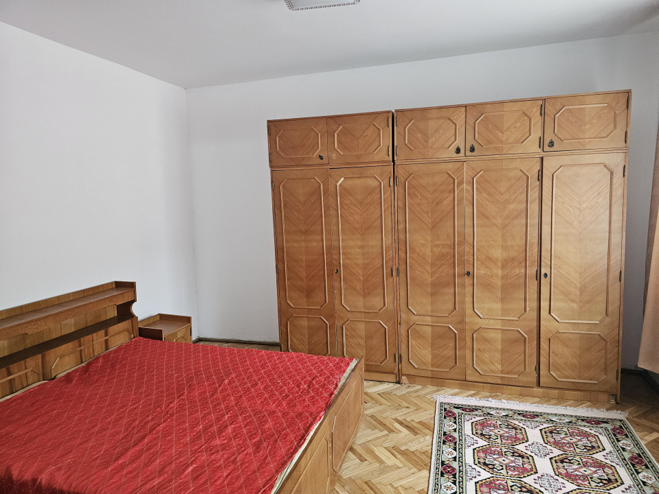 Casa vila cu 10 camere, loc Izbuc, Bihor