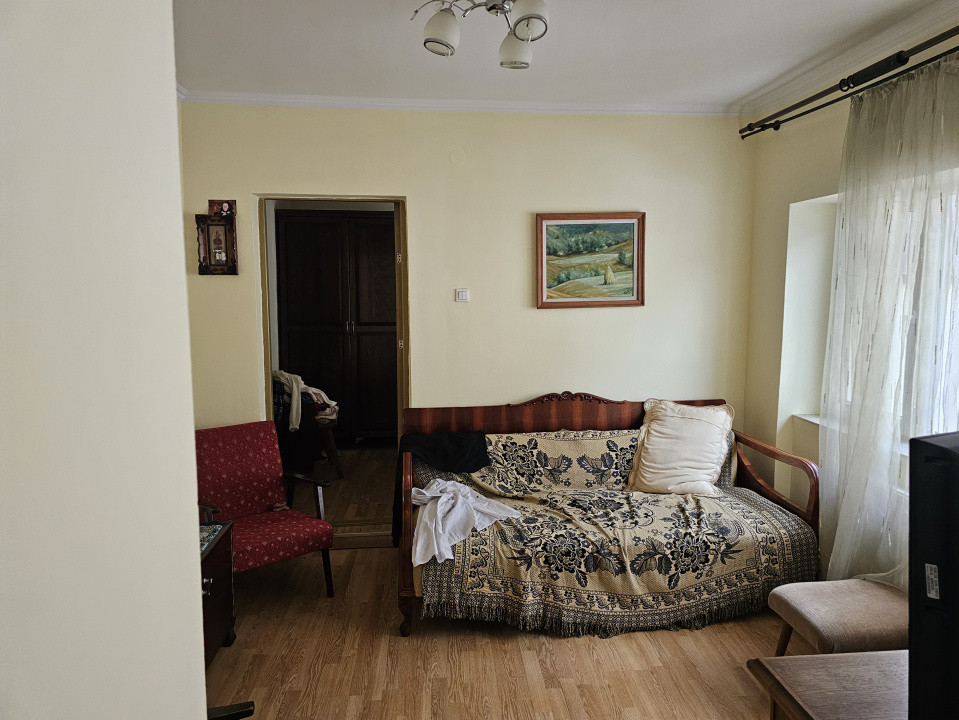 Casa vila cu 10 camere, loc Izbuc, Bihor