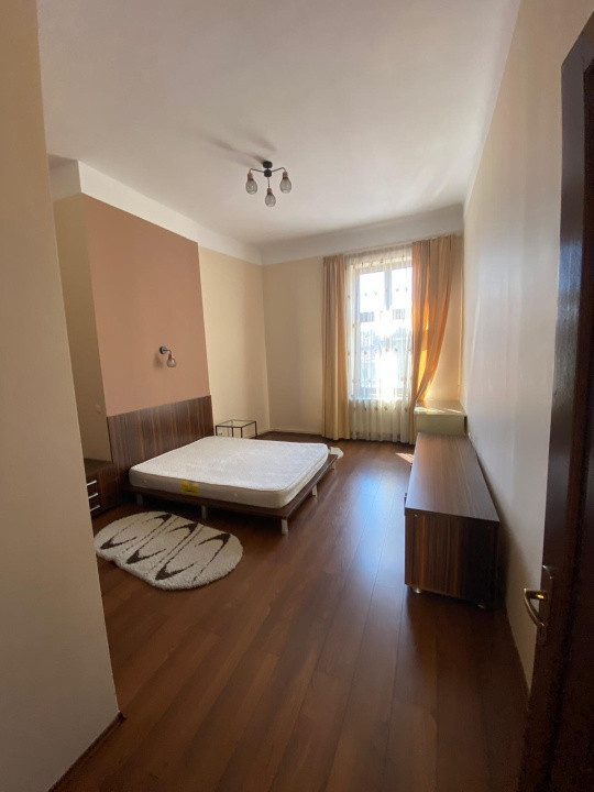 Apartament spațios 3 camere ultracentral
