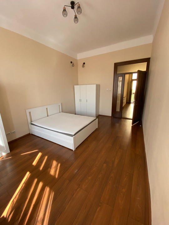 Apartament spațios 3 camere ultracentral