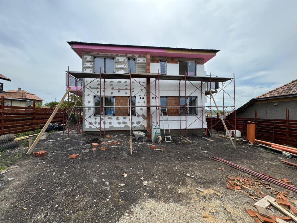 Duplex de vânzare, 120 mp,+332 mp. curte, sat Tureni, 159900 Eur