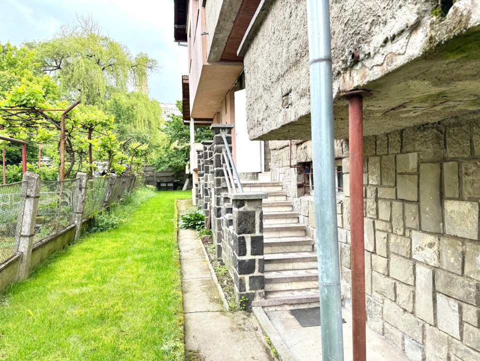 Apartament de vanzare la vila cu 4 apartamente - tip Casa P+2 cu garaj
