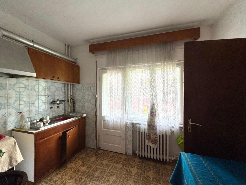 Apartament de vanzare la vila cu 4 apartamente - tip Casa P+2 cu garaj