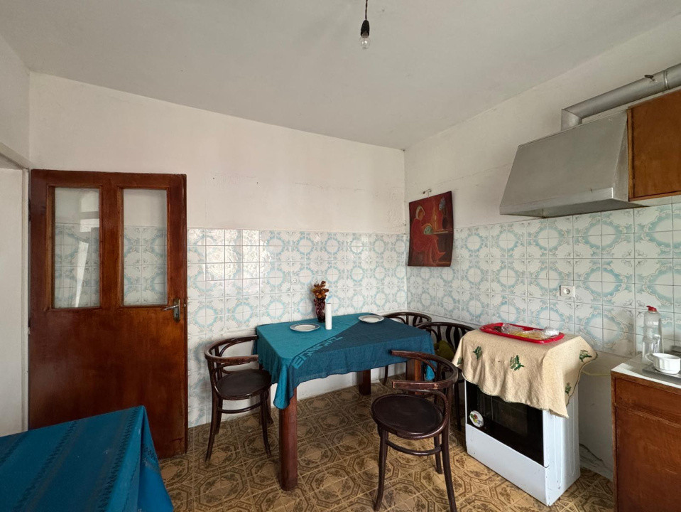 Apartament de vanzare la vila cu 4 apartamente - tip Casa P+2 cu garaj
