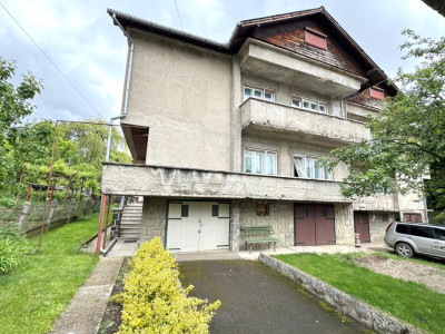 Apartament de vanzare la vila cu 4 apartamente - tip Casa P+2 cu garaj