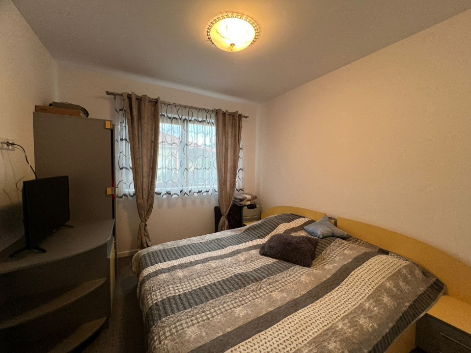 Casa individuala cu 4 camere si 5 ari teren zona centrala