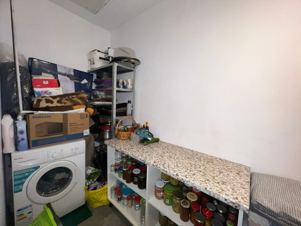 Casa individuala cu 4 camere si 5 ari teren zona centrala