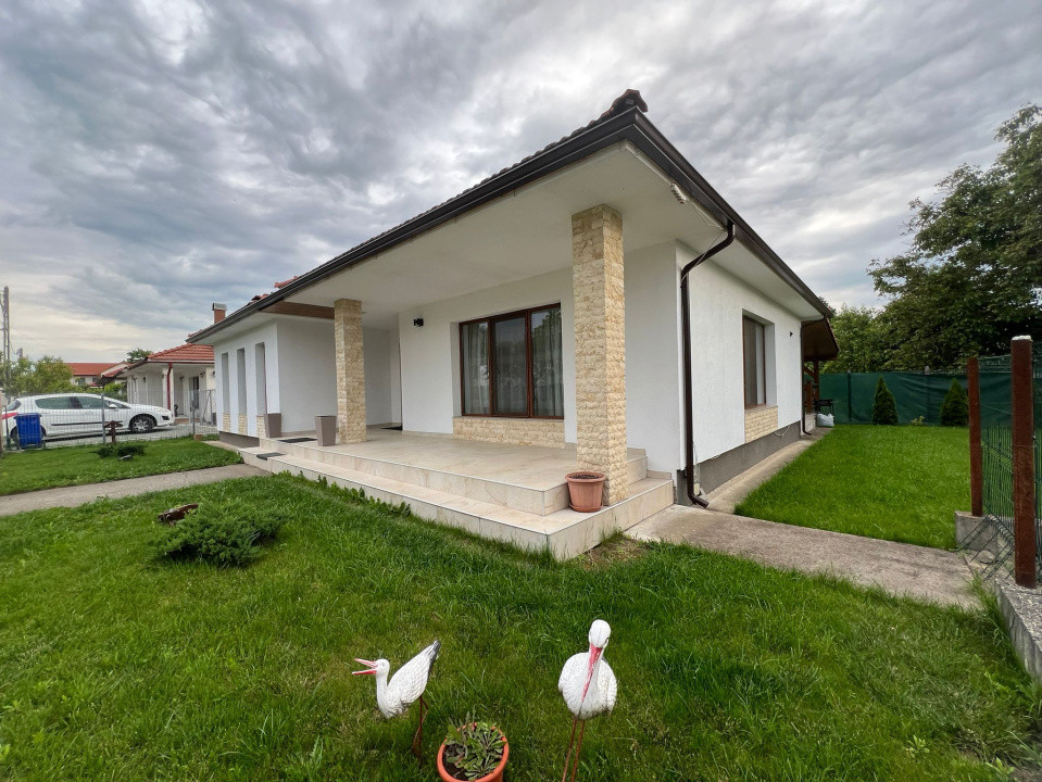 Casa individuala cu 4 camere si 5 ari teren zona centrala