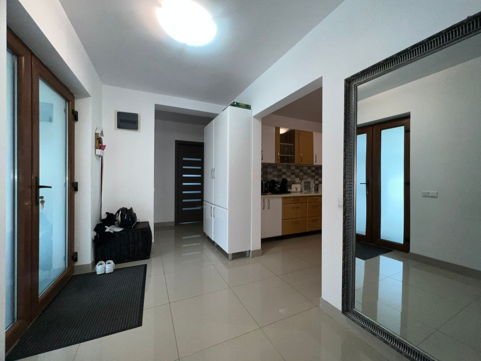 Casa individuala cu 4 camere si 5 ari teren zona centrala