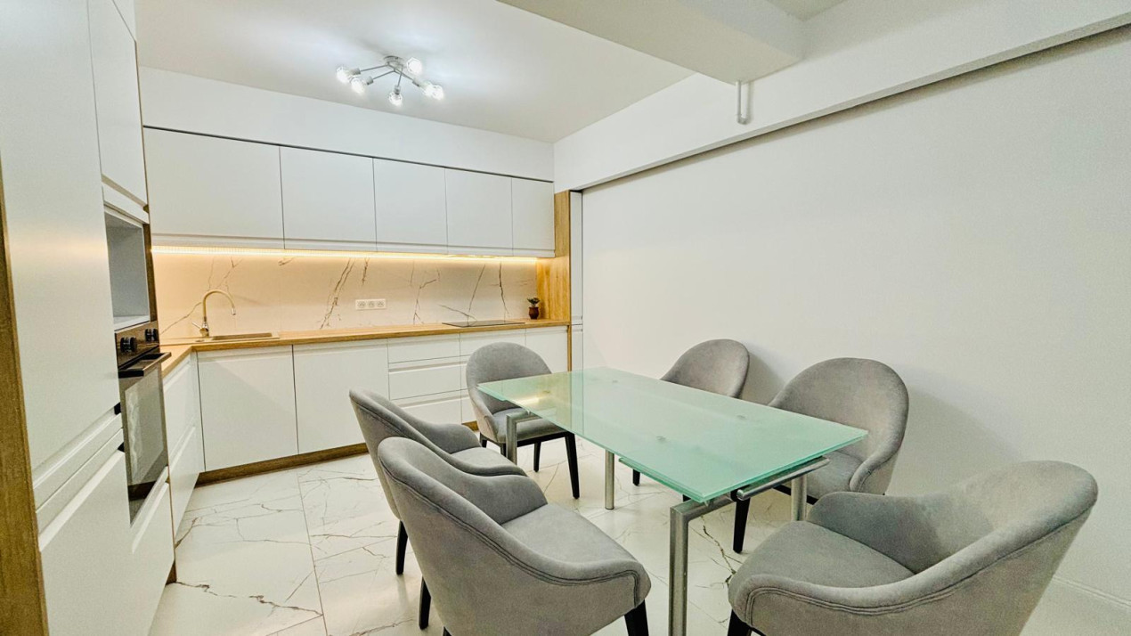 Apartament 3 camere de închiriat Bloc nou