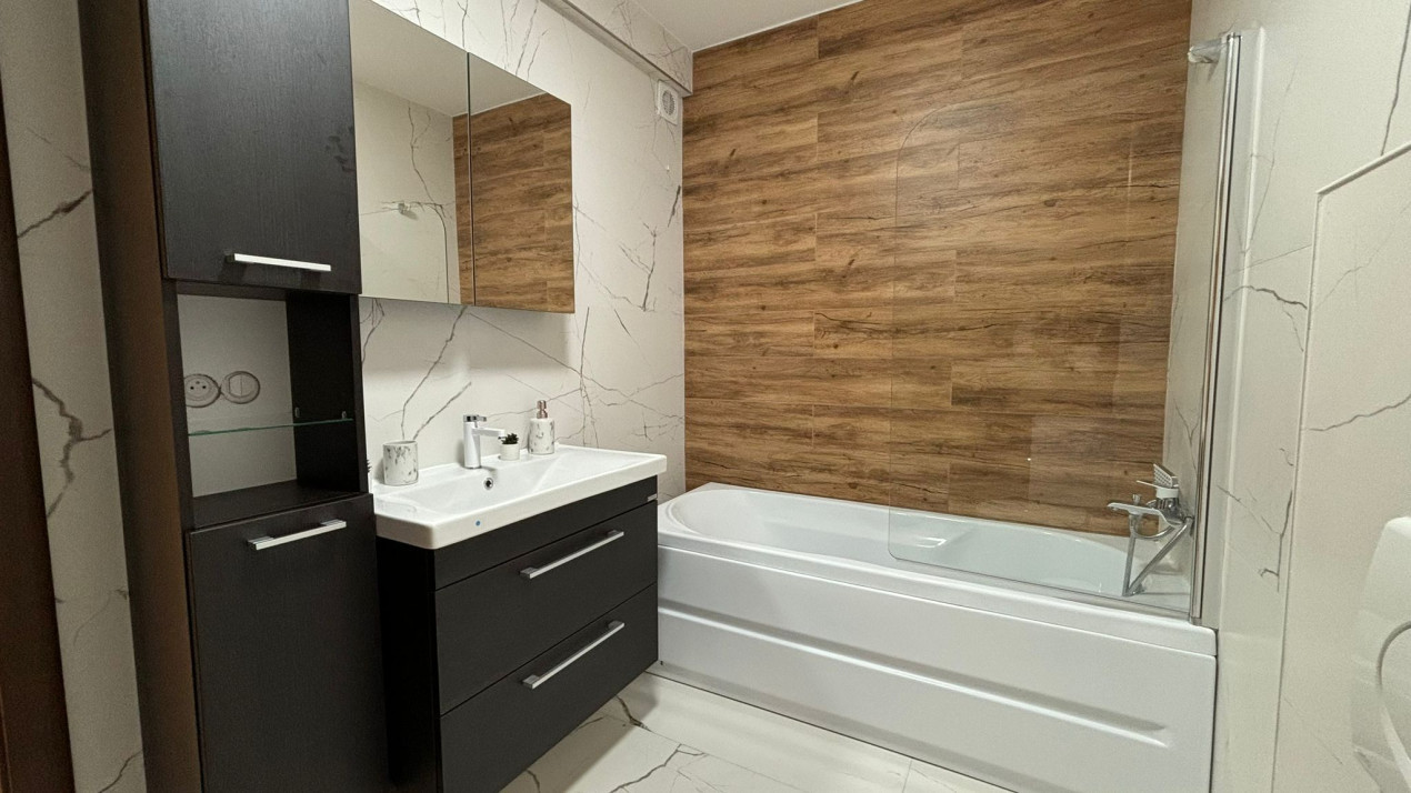 Apartament 3 camere de închiriat Bloc nou