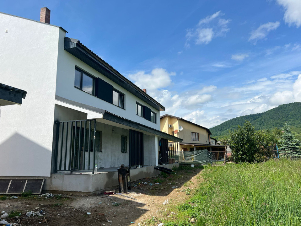 Casa cu 5 camere in Livada zona linistita