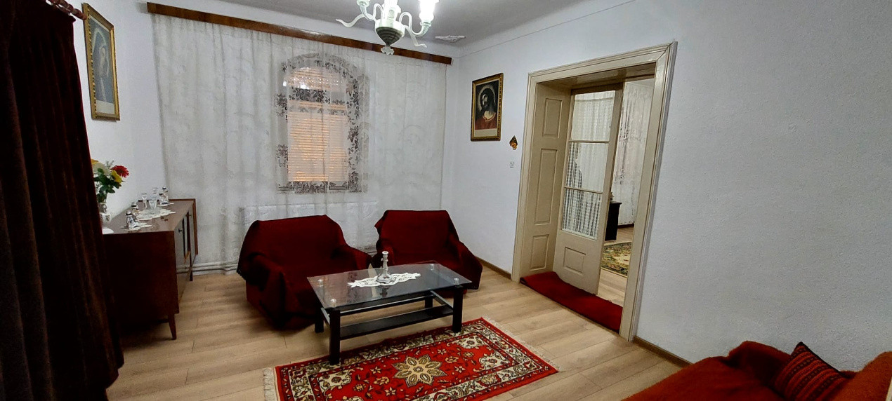 Vila cu 7 camere cu suprafata utila de 404mp spre vanzare in Seica Mare