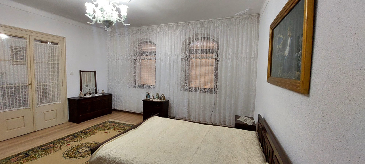 Vila cu 7 camere cu suprafata utila de 404mp spre vanzare in Seica Mare