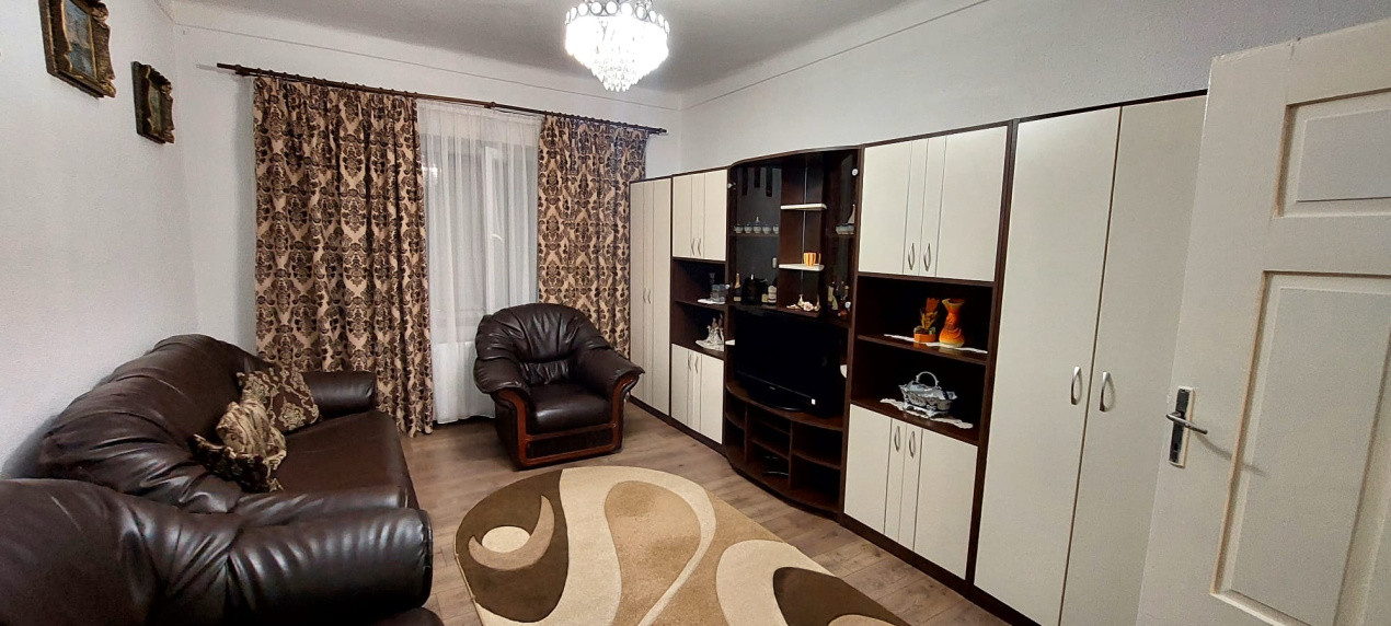 Vila cu 7 camere cu suprafata utila de 404mp spre vanzare in Seica Mare