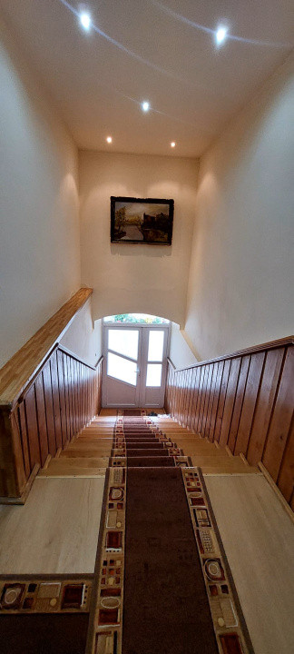 Vila cu 7 camere cu suprafata utila de 404mp spre vanzare in Seica Mare