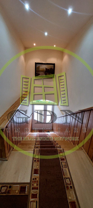 Vila cu 7 camere cu suprafata utila de 404mp spre vanzare in Seica Mare