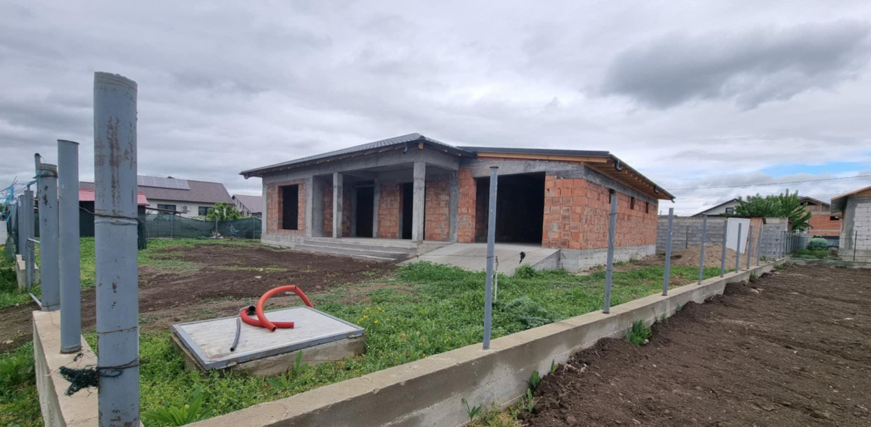 Casă de vânzare, 3 camere + garaj