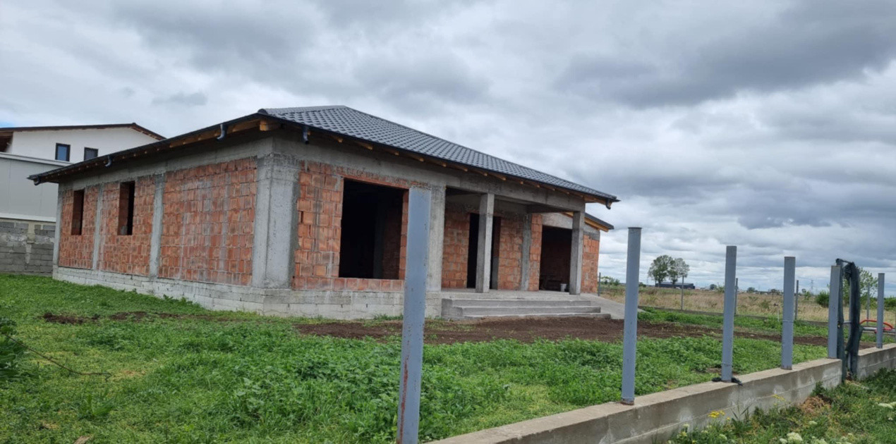 Casă de vânzare, 3 camere + garaj