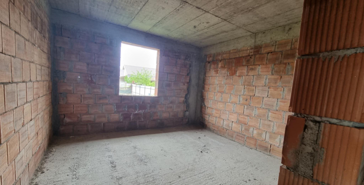 Casă de vânzare, 3 camere + garaj