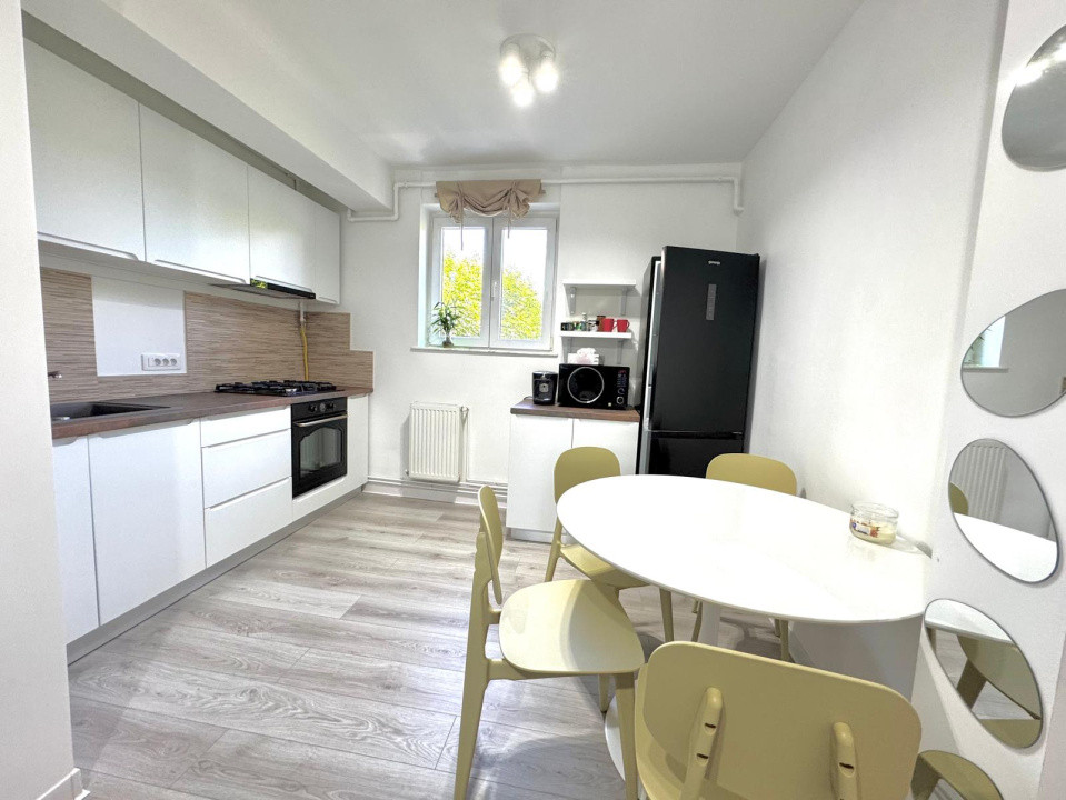 Ultracentral - de inchiriat apartament cu 3 camere - Piata Revolutiei